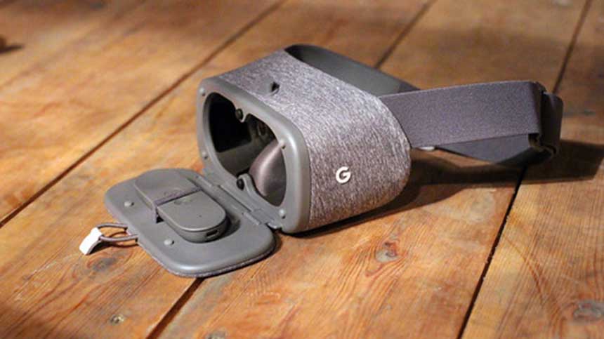 "Daydream View VR Headseet Made By Google" (CC BY 2.0) by Maurizio Pesce